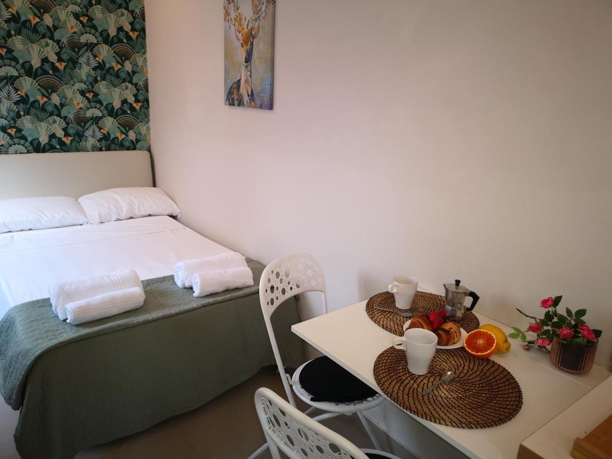 Marilor Apartments Catania Bagian luar foto